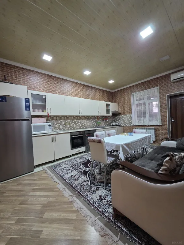 Satılır 5 otaqlı həyət evi 200 m²
