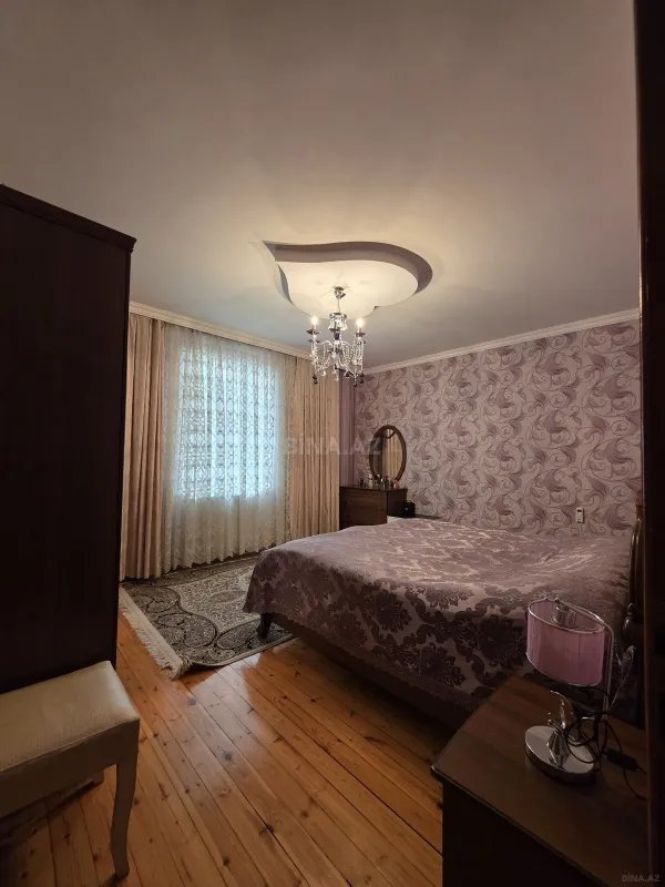 Satılır 5 otaqlı həyət evi 200 m²