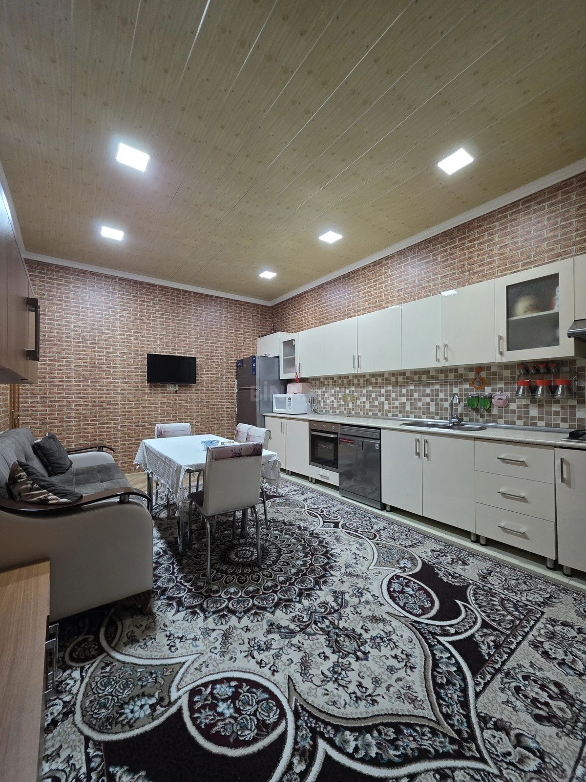 Satılır 5 otaqlı həyət evi 200 m²