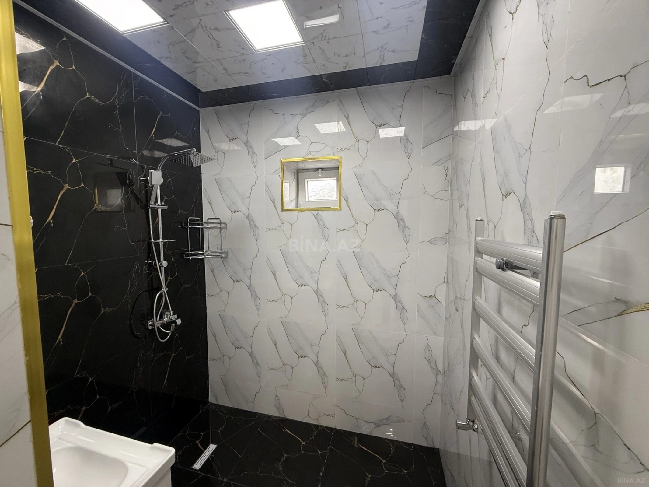 Satılır 5 otaqlı həyət evi 240 m²