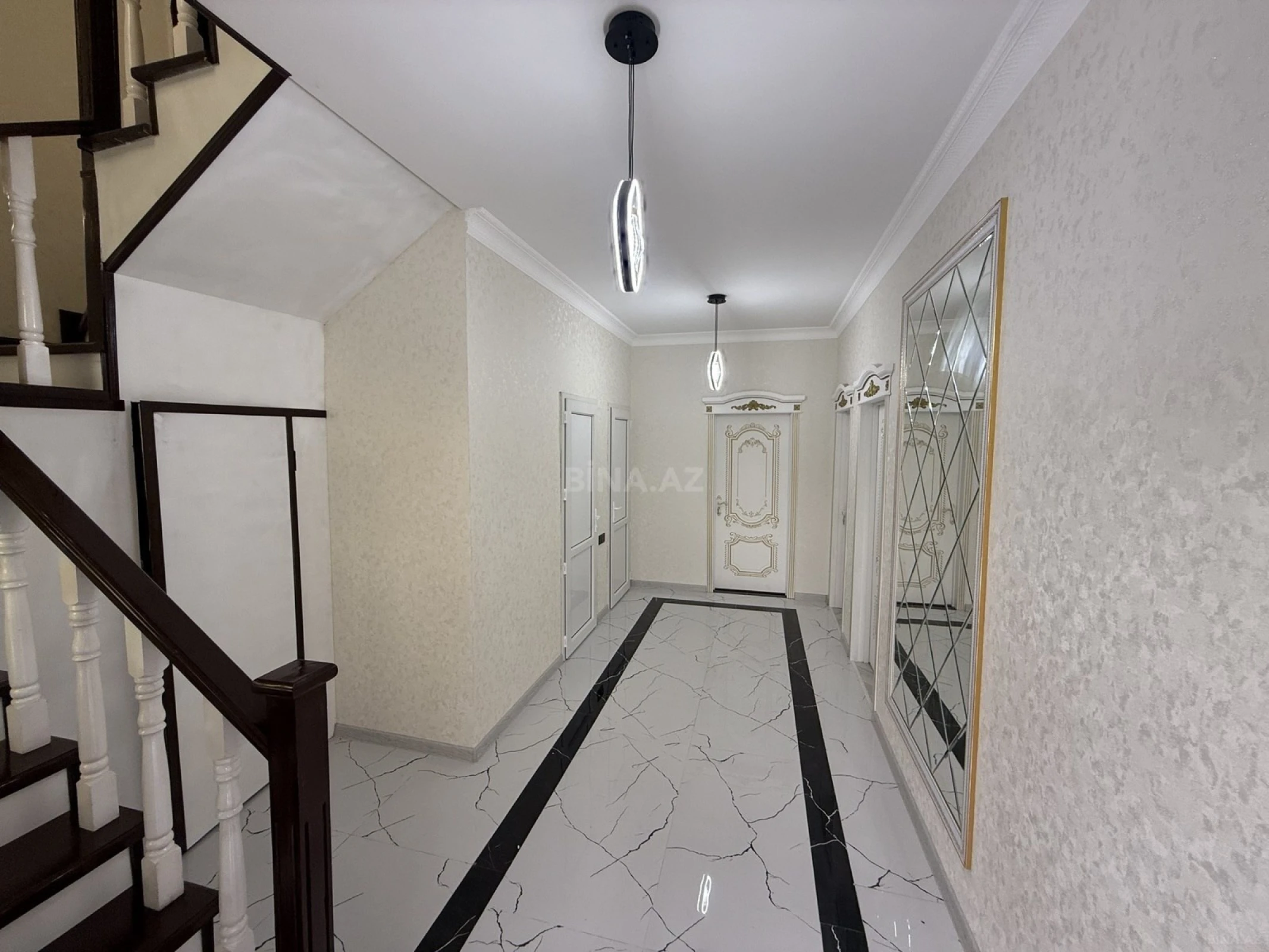 Satılır 5 otaqlı həyət evi 240 m²