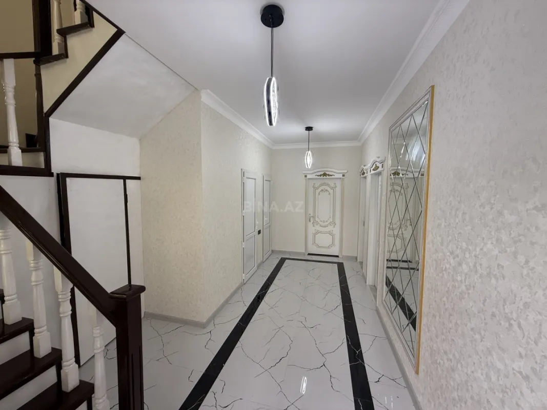 Satılır 5 otaqlı həyət evi 240 m²