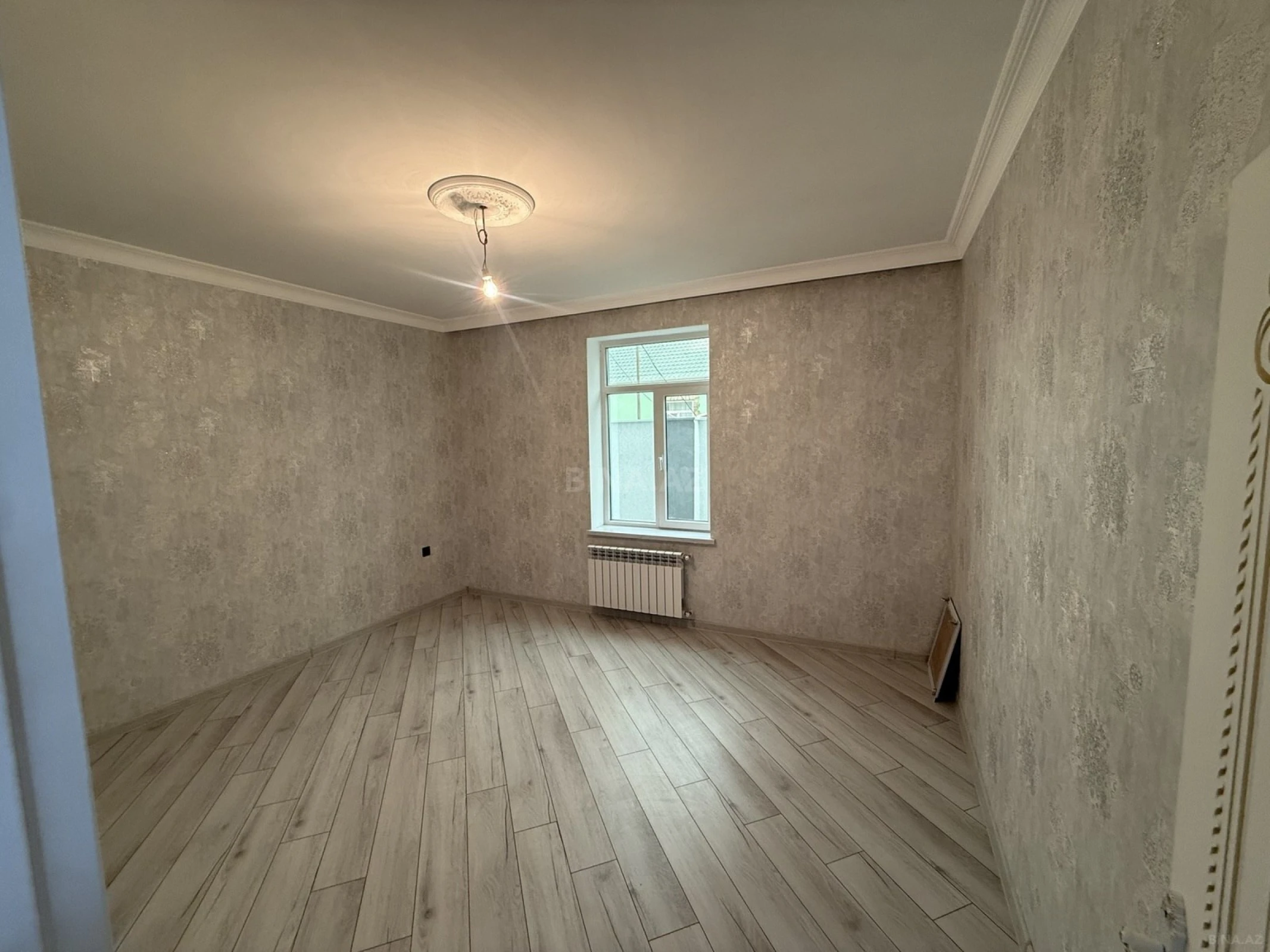 Satılır 5 otaqlı həyət evi 240 m²