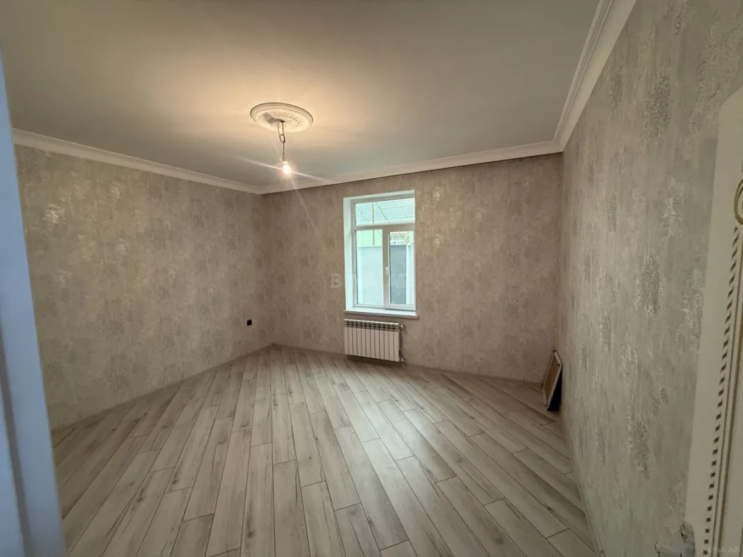 Satılır 5 otaqlı həyət evi 240 m²