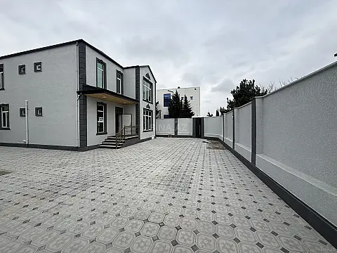 Satılır 5 otaqlı həyət evi 240 m²