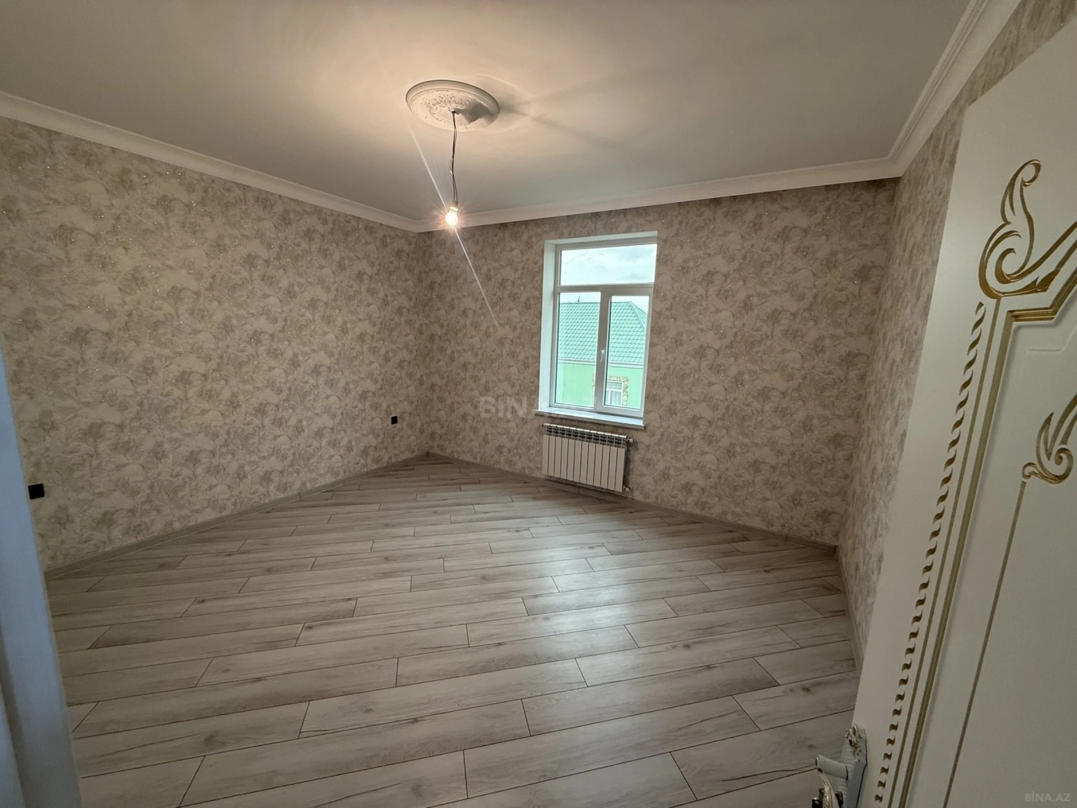 Satılır 5 otaqlı həyət evi 240 m²