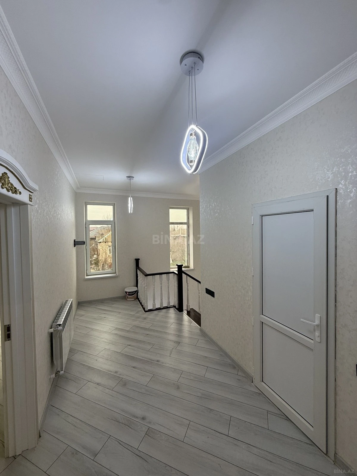 Satılır 5 otaqlı həyət evi 240 m²