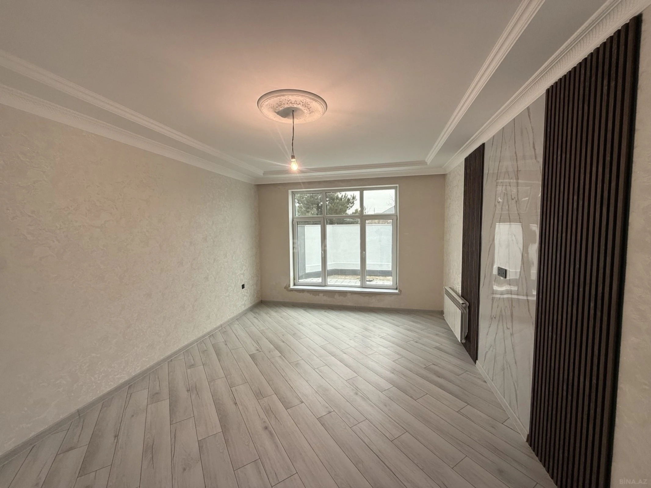 Satılır 5 otaqlı həyət evi 240 m²