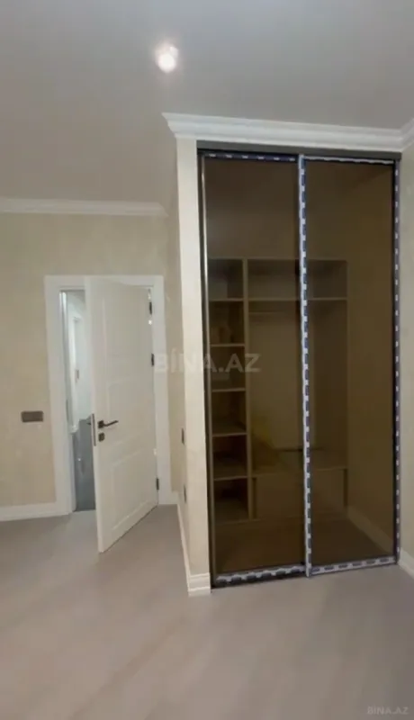 Satılır 3 otaqlı mənzil 138 m²