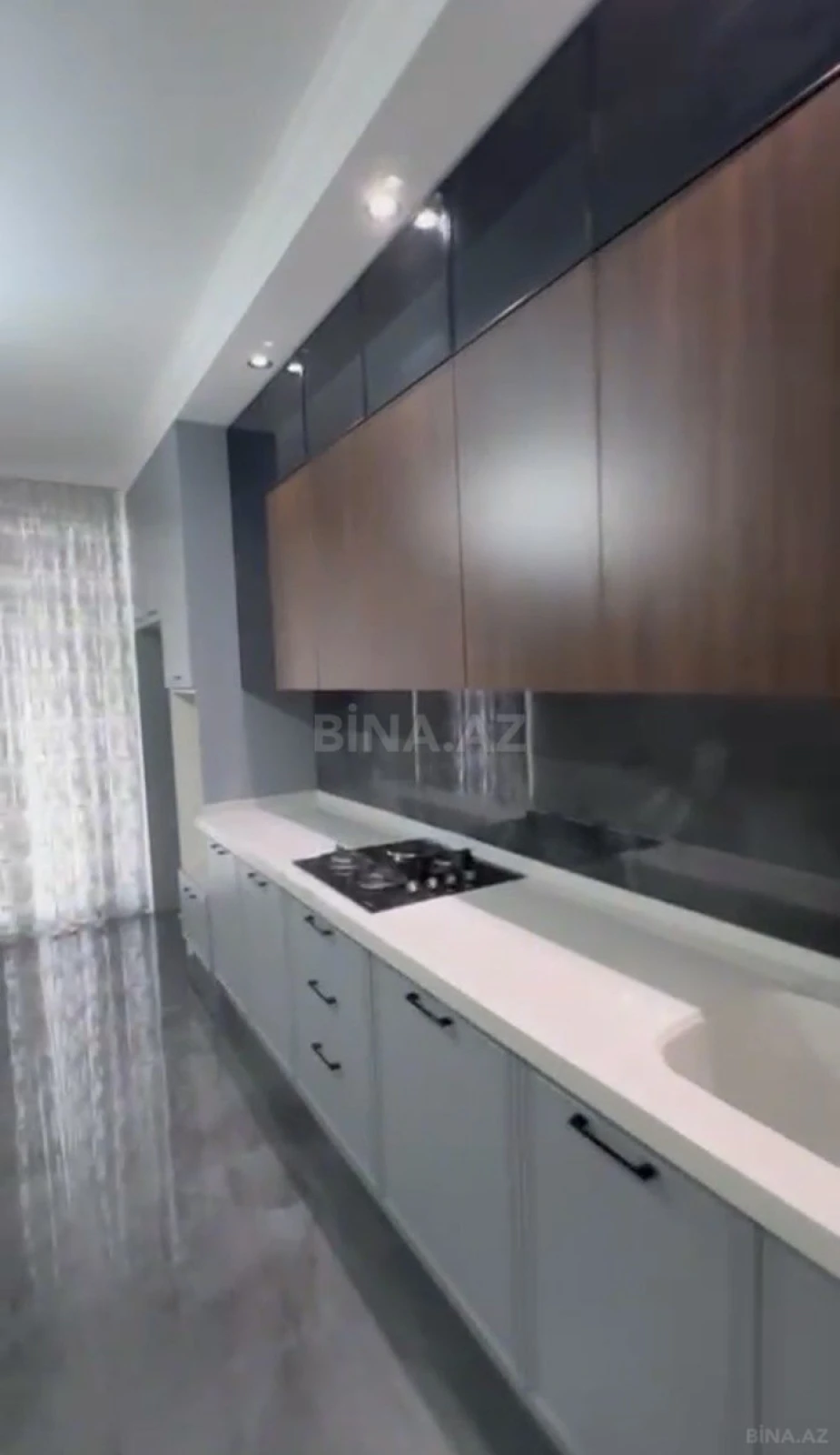 Satılır 3 otaqlı mənzil 138 m²