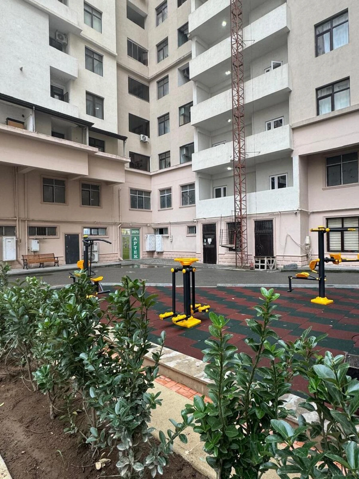 Satılır 3 otaqlı mənzil 138 m²