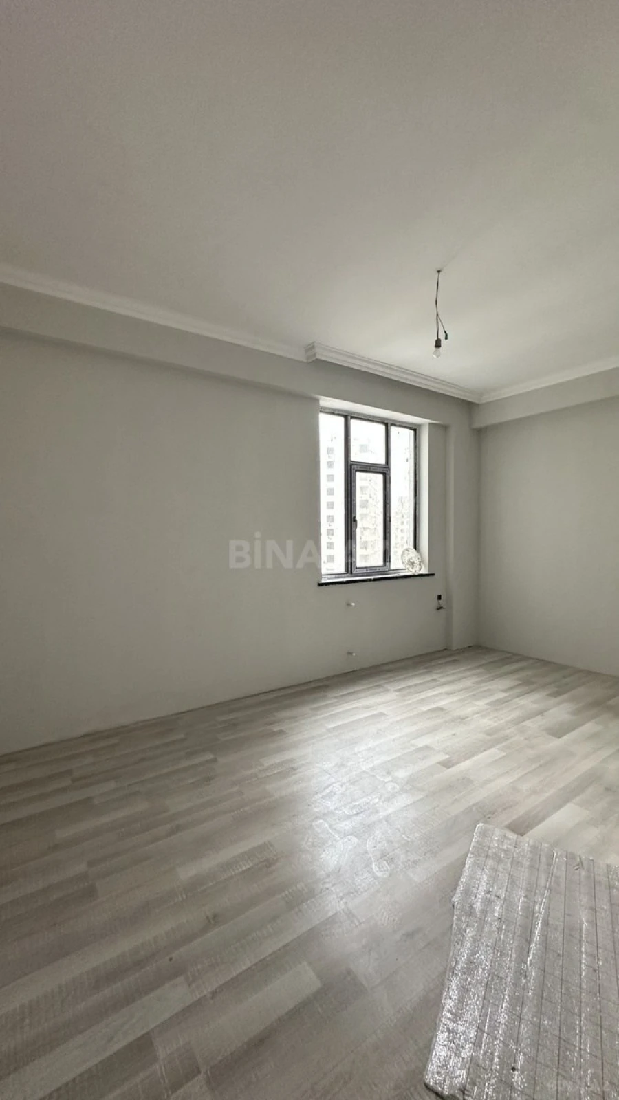 Satılır 2 otaqlı mənzil 75 m²