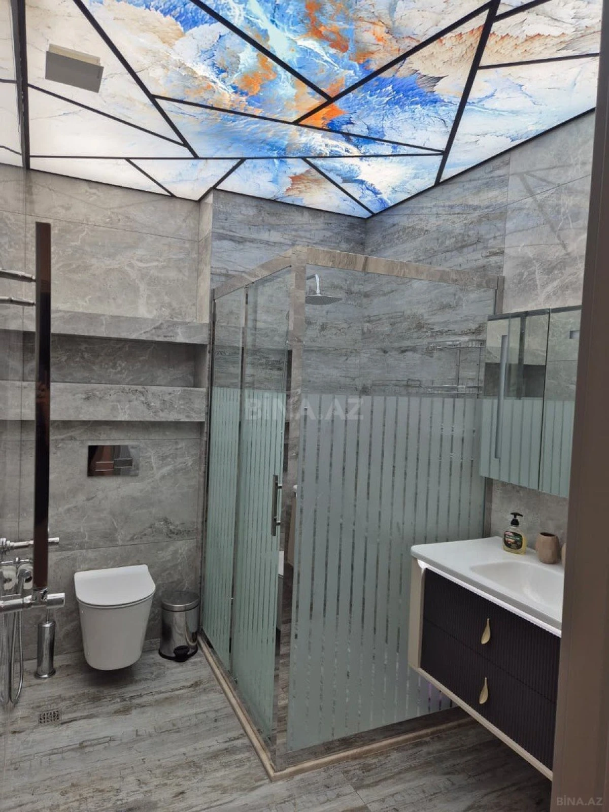 Kirayə verilir 2 otaqlı mənzil 94 m²