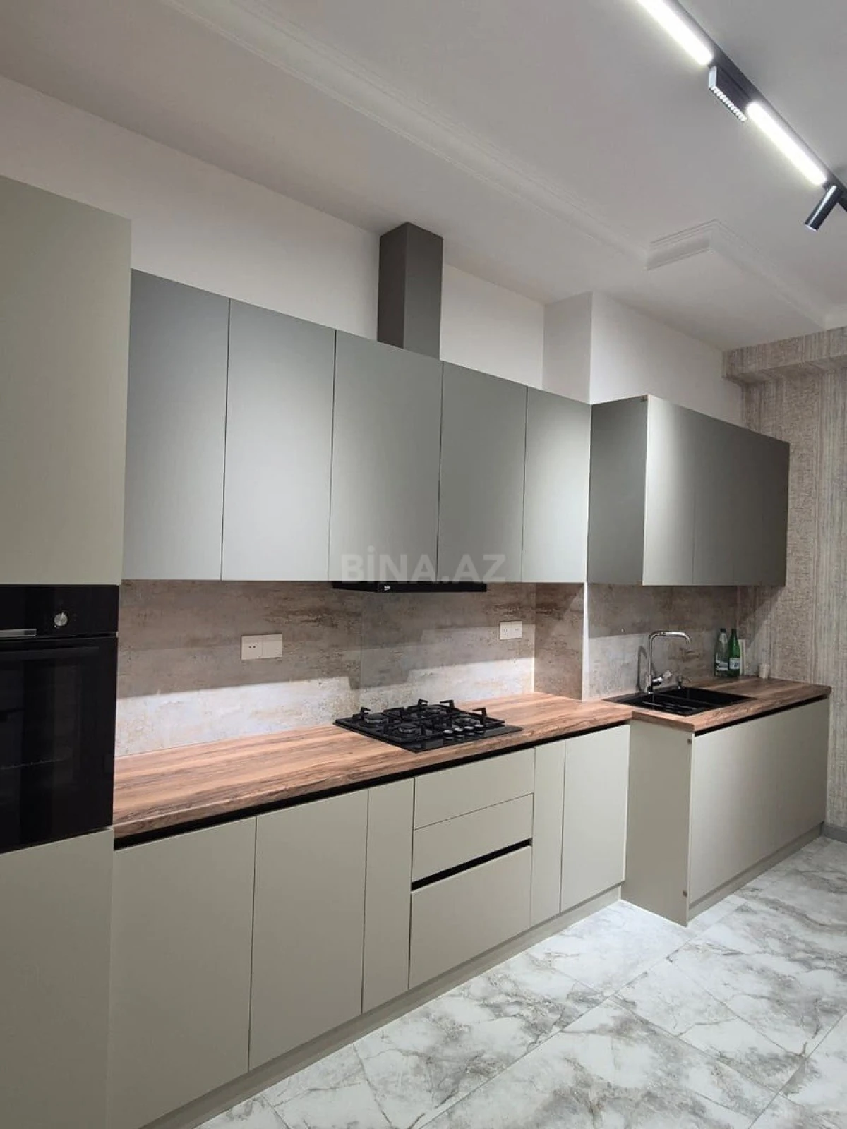 Kirayə verilir 2 otaqlı mənzil 94 m²