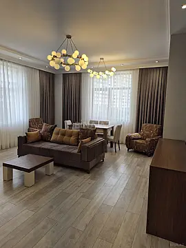 Kirayə verilir 2 otaqlı mənzil 94 m²