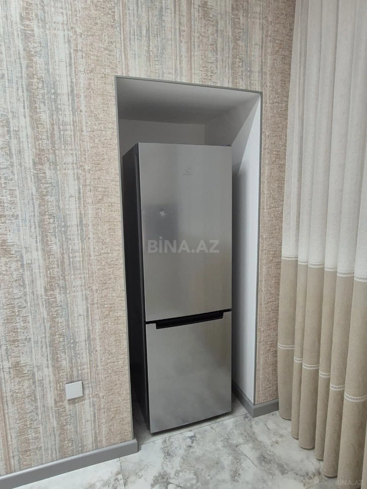 Kirayə verilir 2 otaqlı mənzil 94 m²