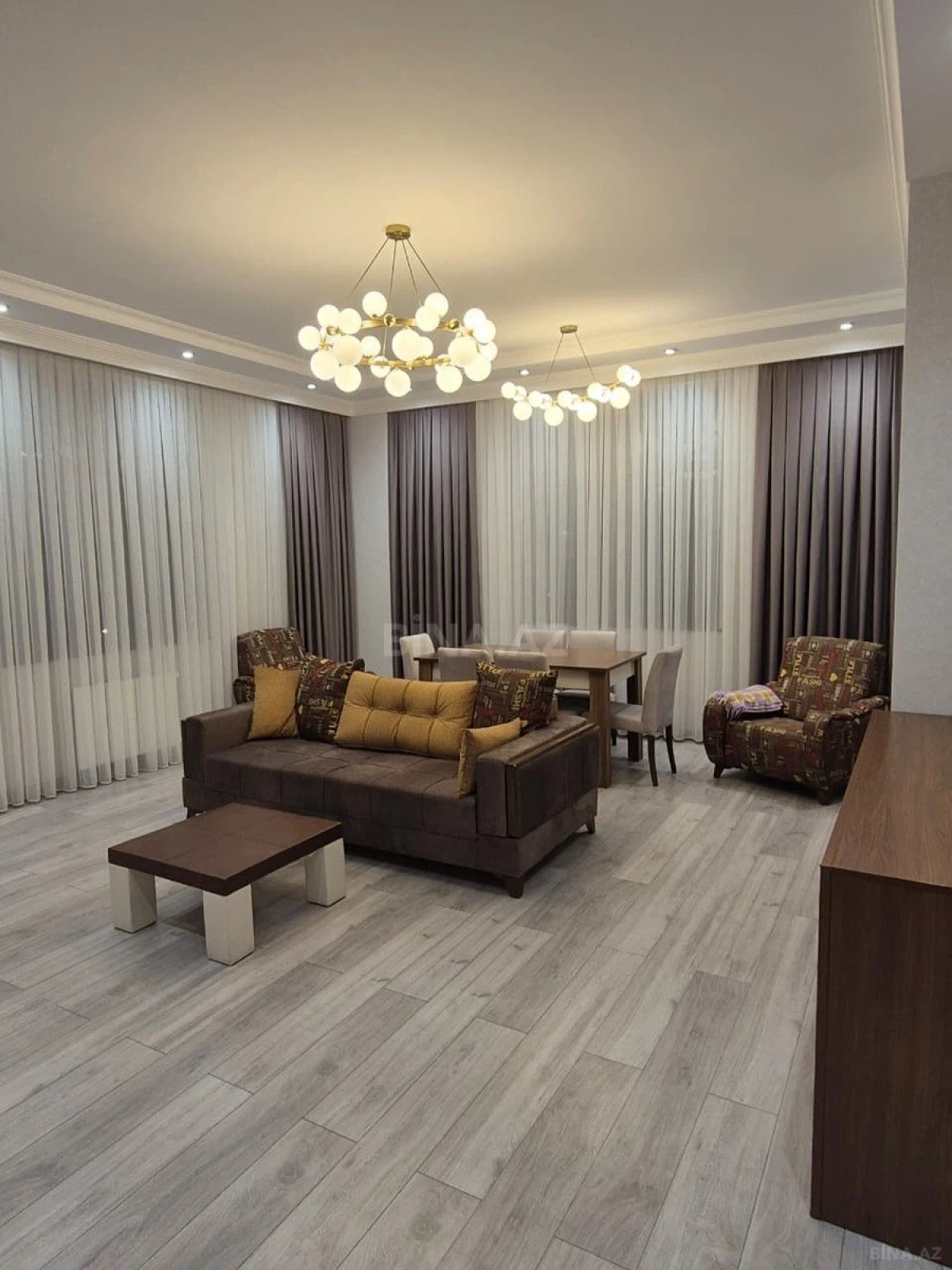 Kirayə verilir 2 otaqlı mənzil 94 m²