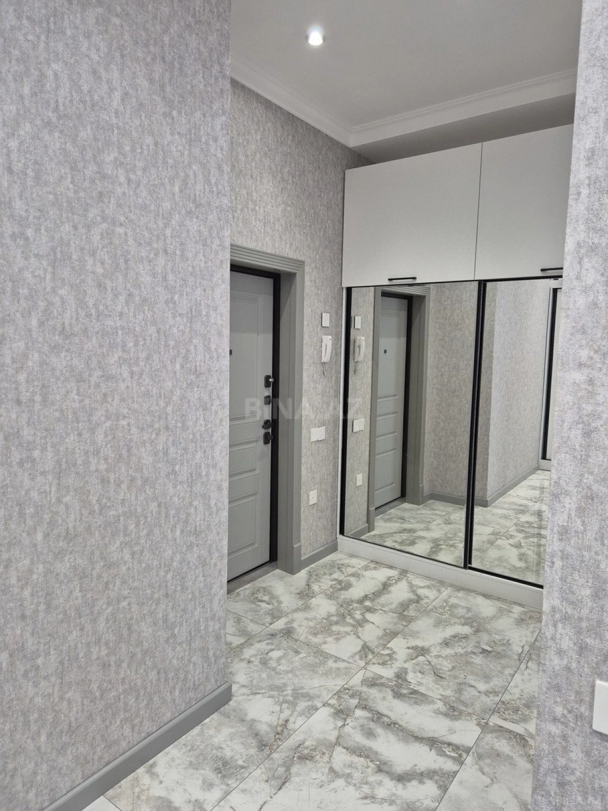 Kirayə verilir 2 otaqlı mənzil 94 m²