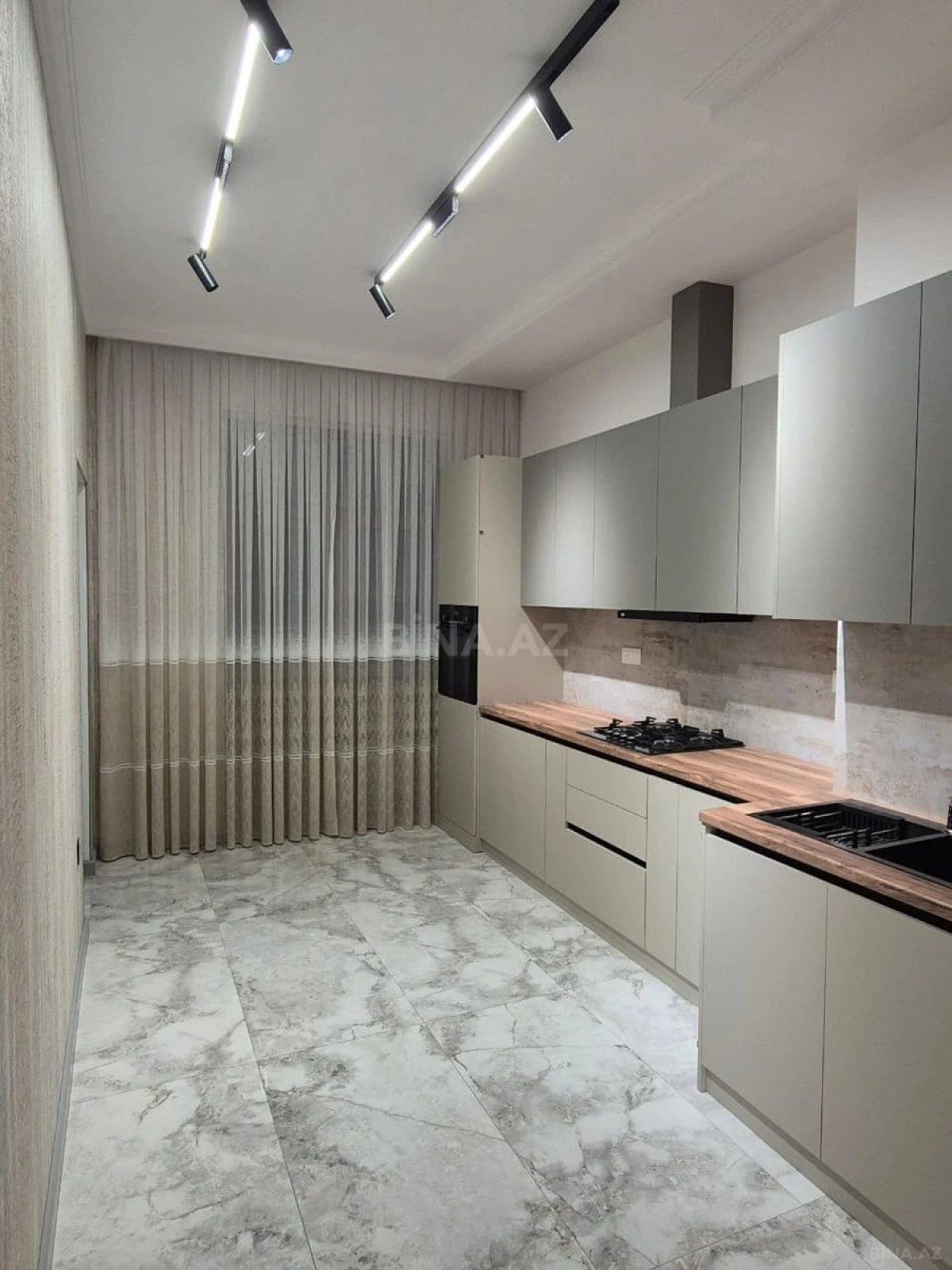 Kirayə verilir 2 otaqlı mənzil 94 m²