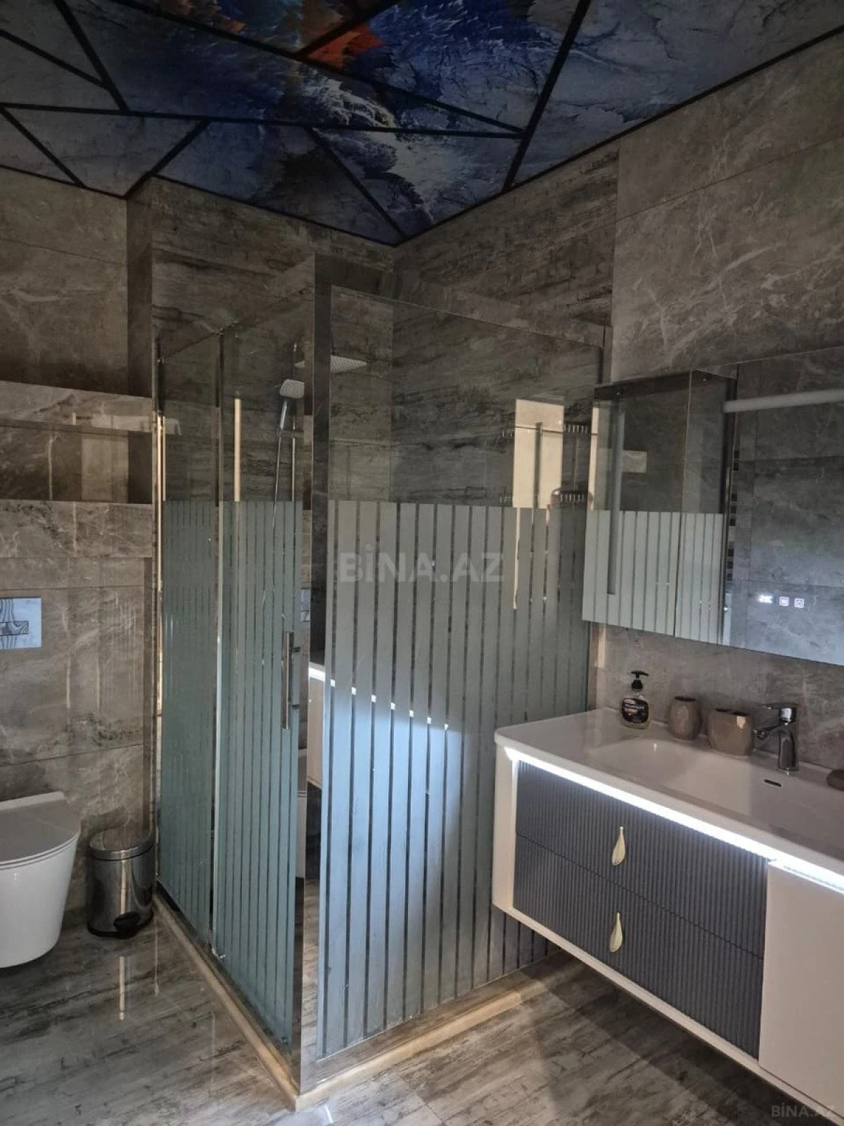 Kirayə verilir 2 otaqlı mənzil 94 m²