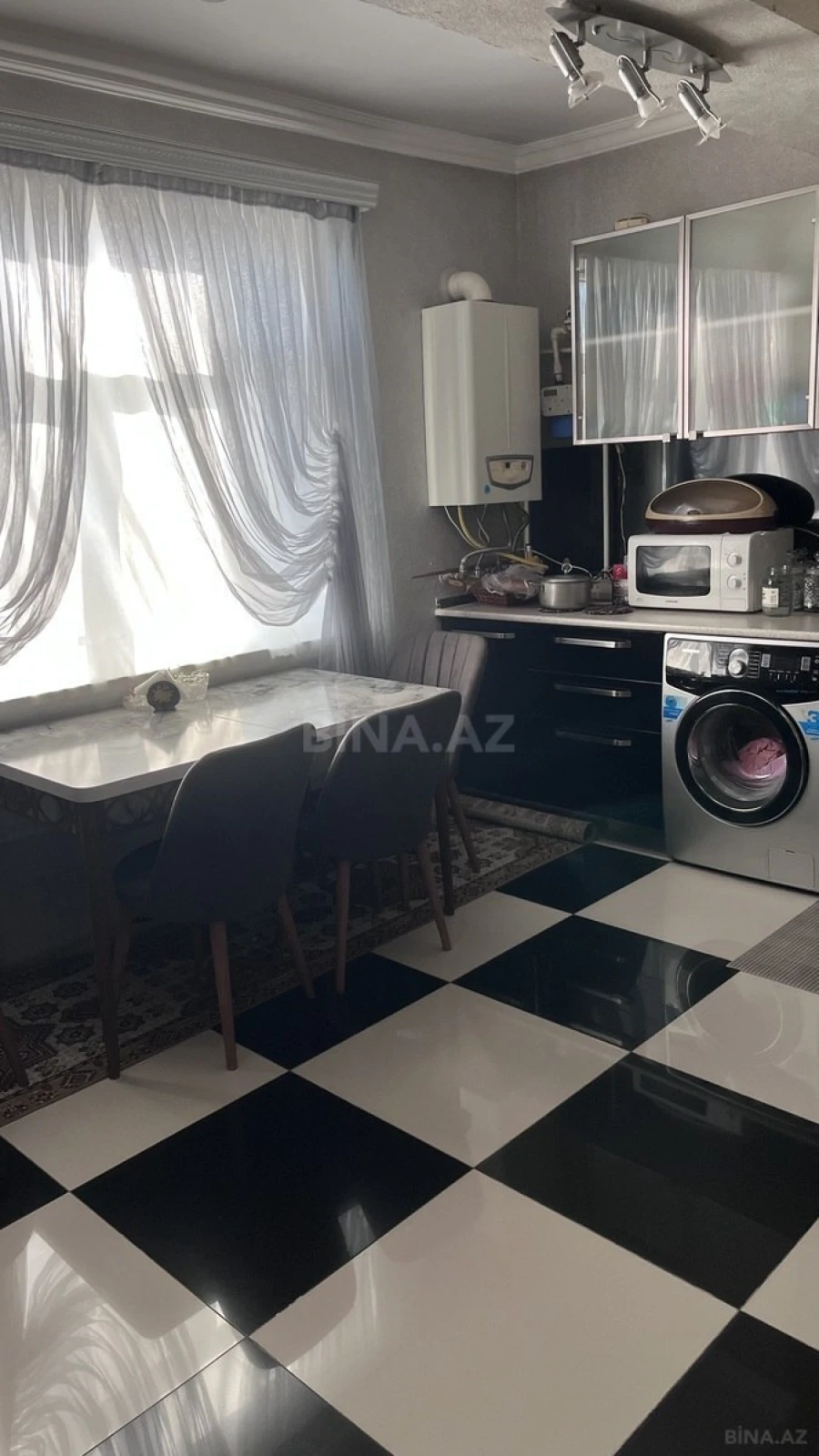 Satılır 3 otaqlı mənzil 140 m²