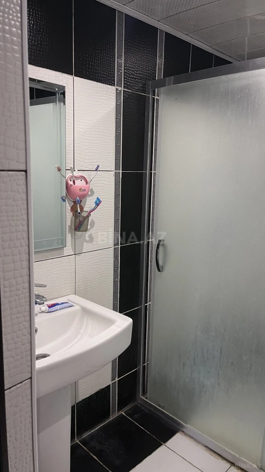 Satılır 3 otaqlı mənzil 140 m²