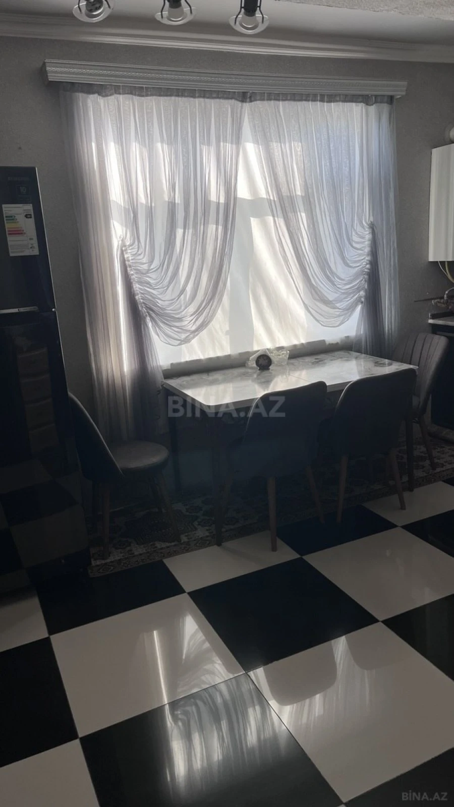 Satılır 3 otaqlı mənzil 140 m²
