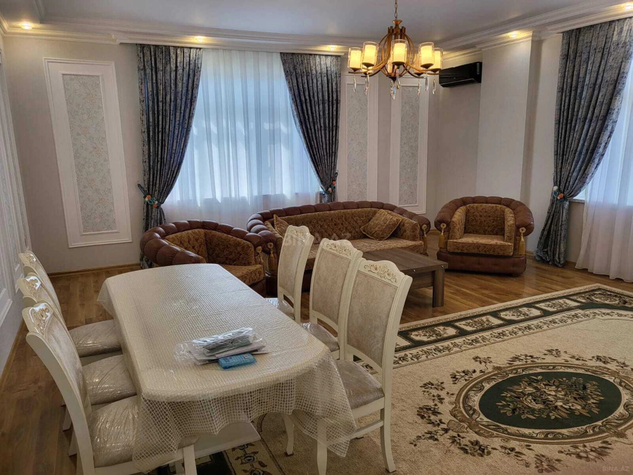 Satılır 3 otaqlı mənzil 141 m²