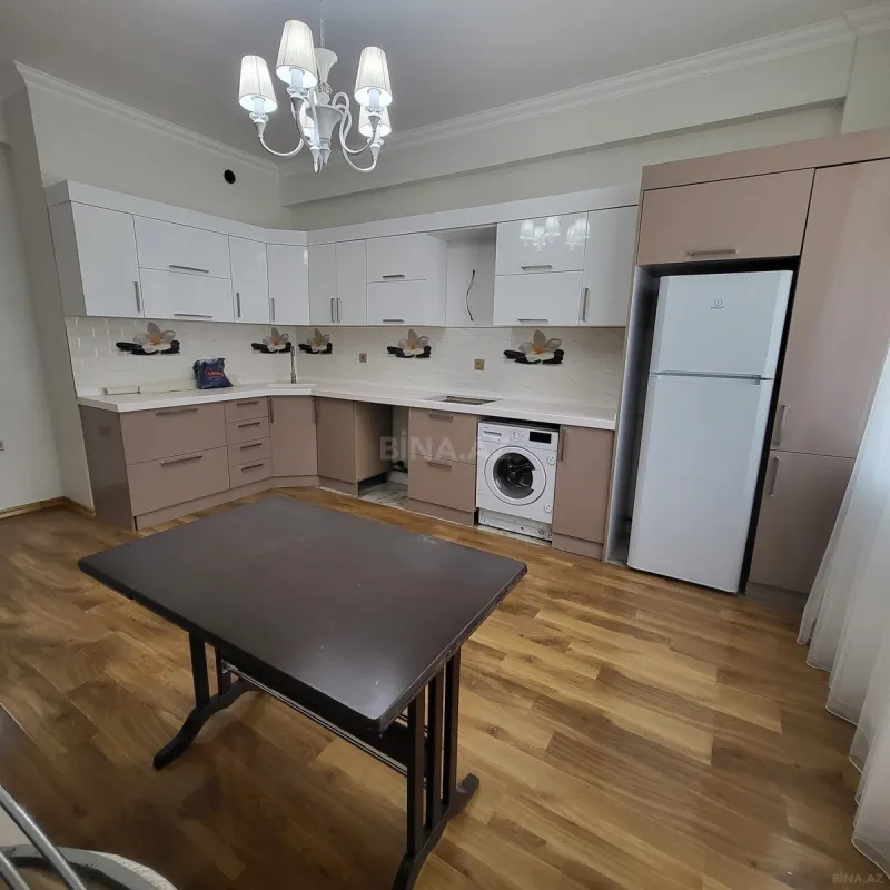 Satılır 3 otaqlı mənzil 141 m²