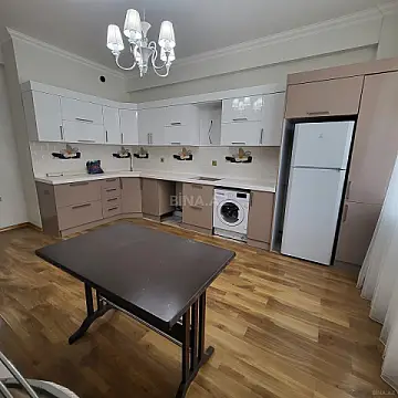 Satılır 3 otaqlı mənzil 141 m²