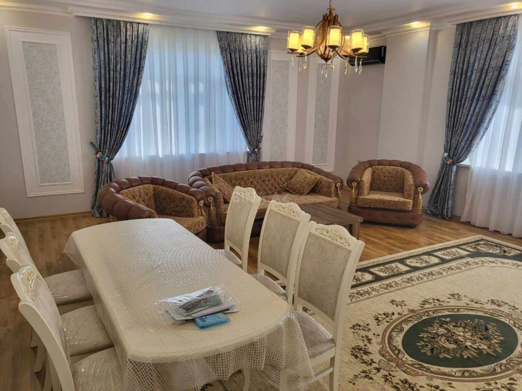 Satılır 3 otaqlı mənzil 141 m²