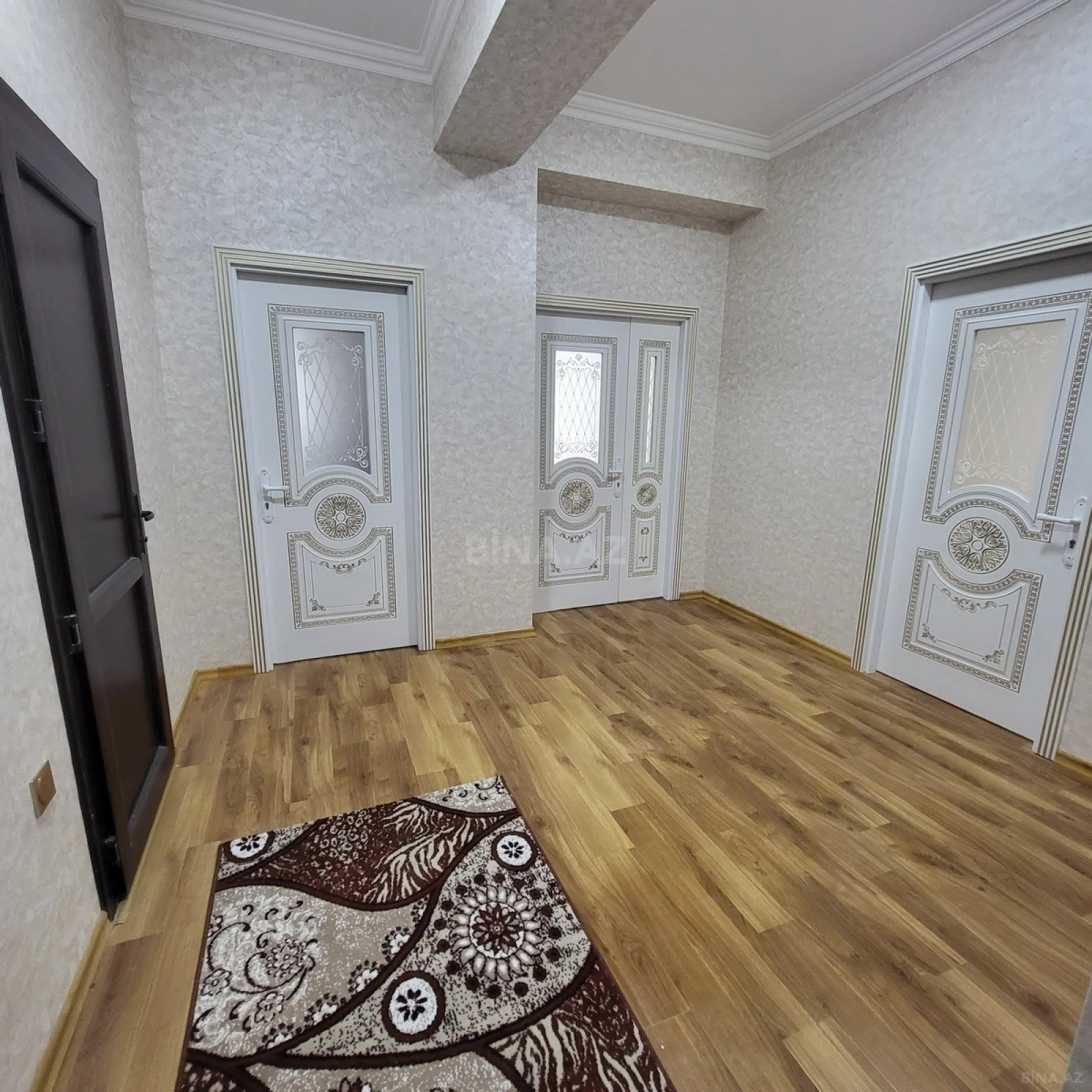 Satılır 3 otaqlı mənzil 141 m²