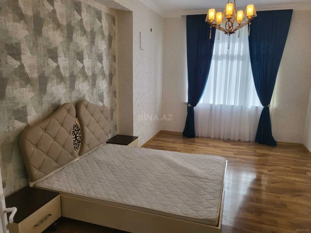 Satılır 3 otaqlı mənzil 141 m²