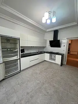 Kirayə verilir 3 otaqlı mənzil 160 m²