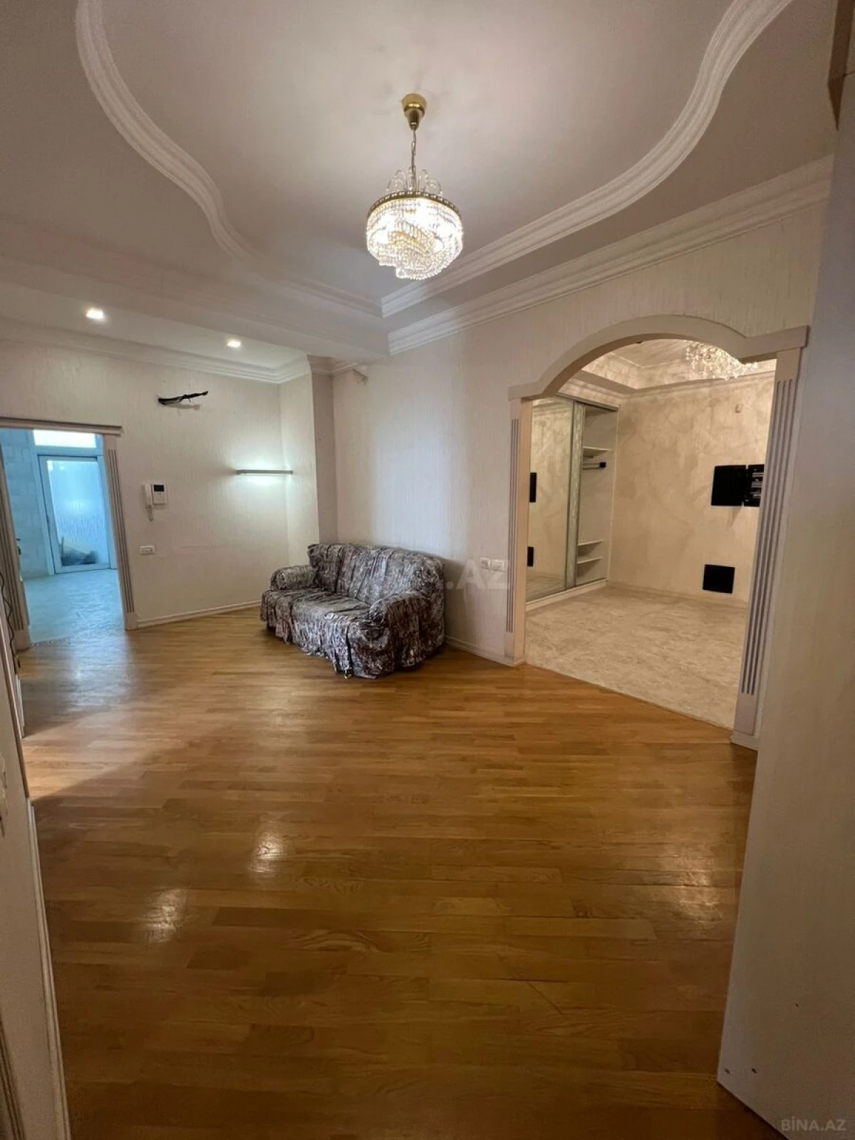 Kirayə verilir 3 otaqlı mənzil 160 m²