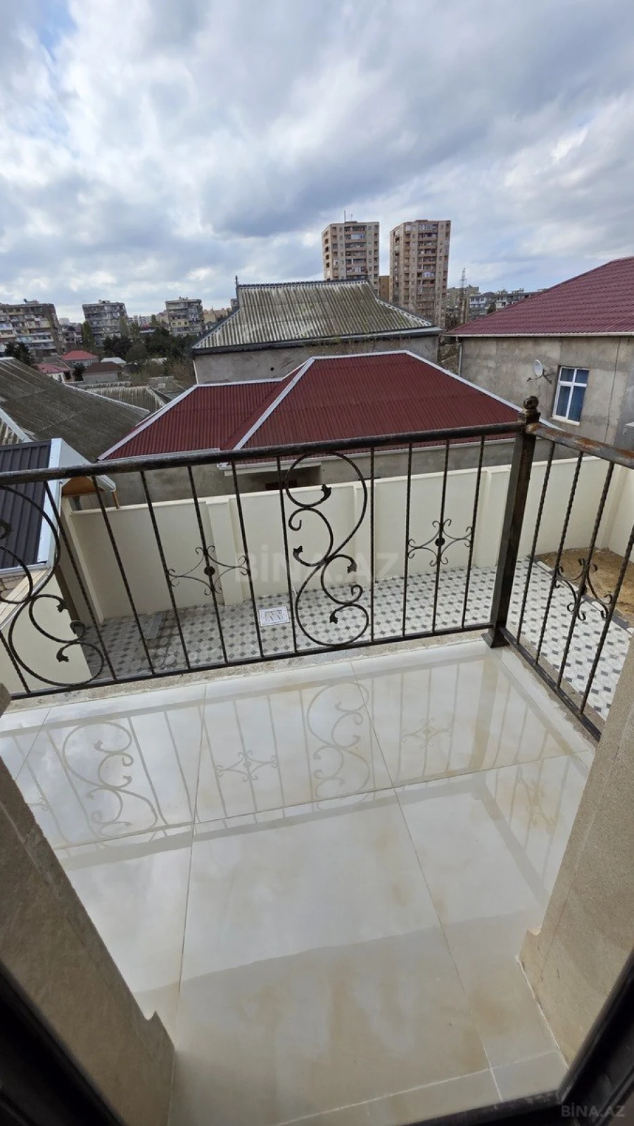 Satılır 6 otaqlı həyət evi 230 m²