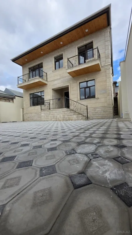 Satılır 6 otaqlı həyət evi 230 m²