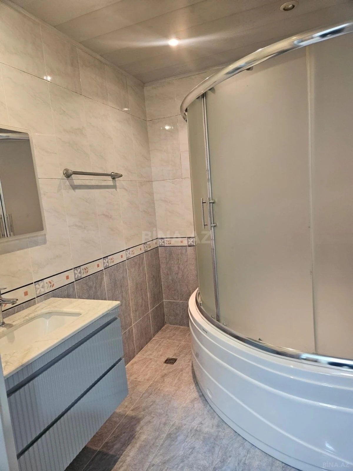 Kirayə verilir 3 otaqlı mənzil 145 m²