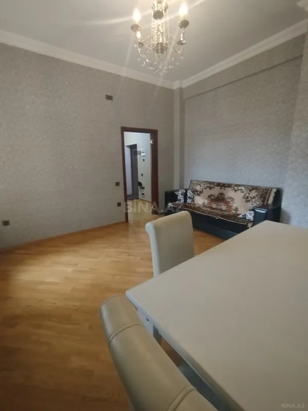 Kirayə verilir 2 otaqlı mənzil 75 m²