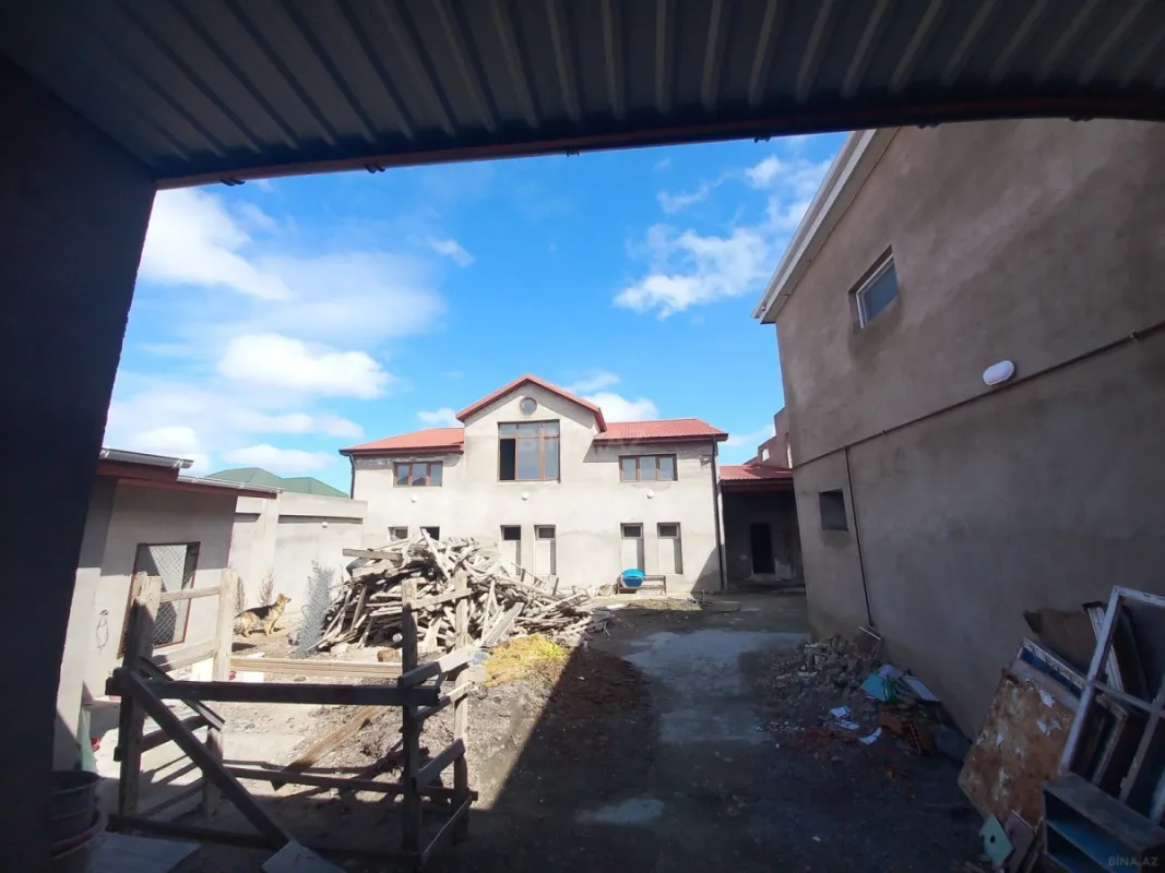 Satılır 10 otaqlı həyət evi 630 m²
