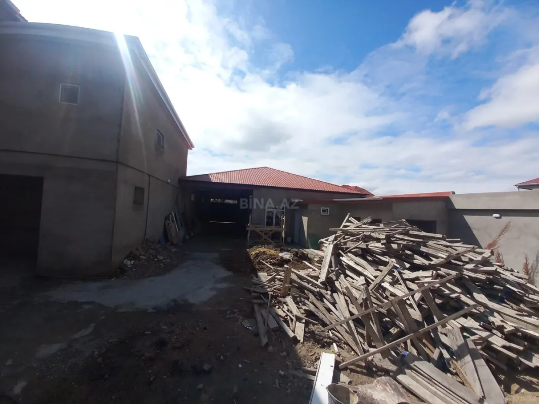 Satılır 10 otaqlı həyət evi 630 m²