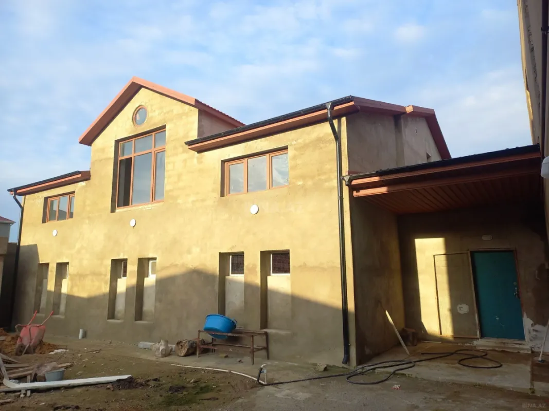 Satılır 10 otaqlı həyət evi 630 m²