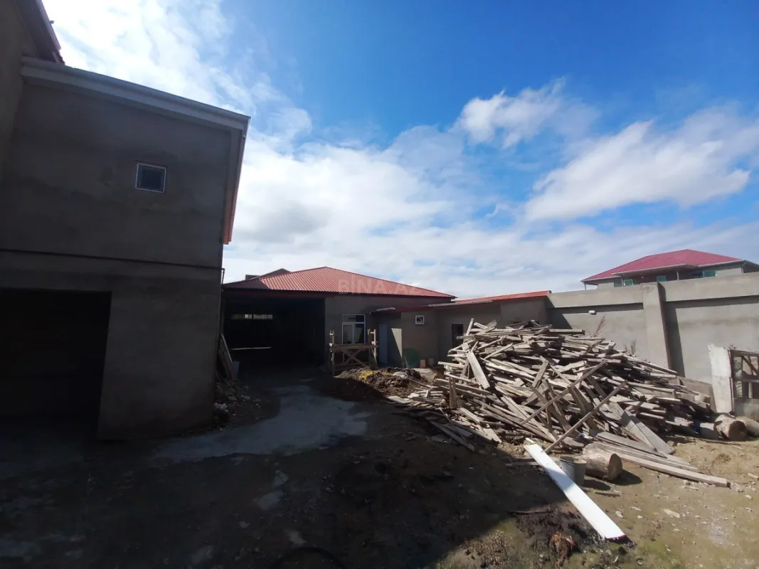 Satılır 10 otaqlı həyət evi 630 m²