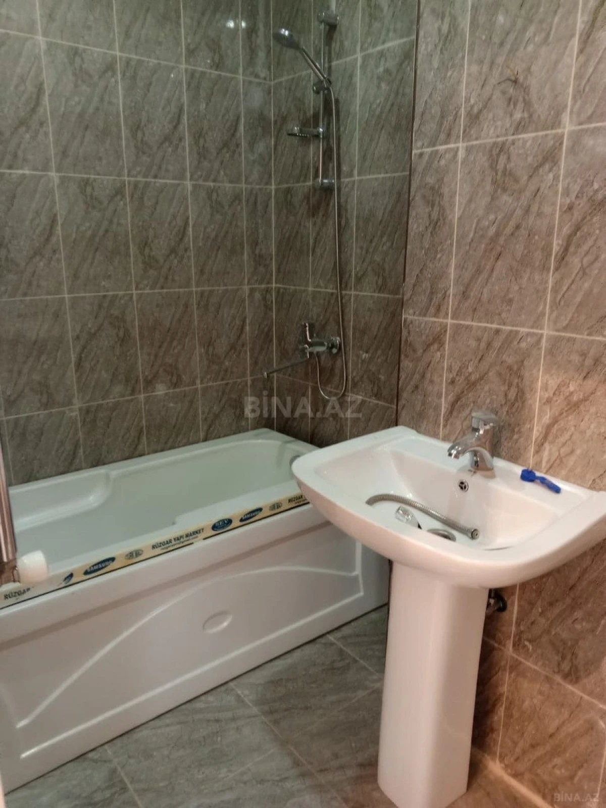 Satılır 4 otaqlı mənzil 83 m²