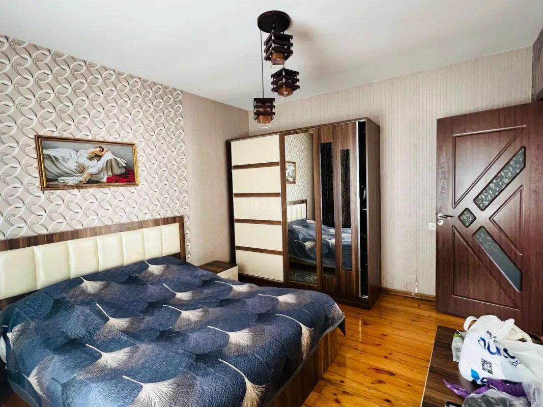 Satılır 8 otaqlı həyət evi 400 m²