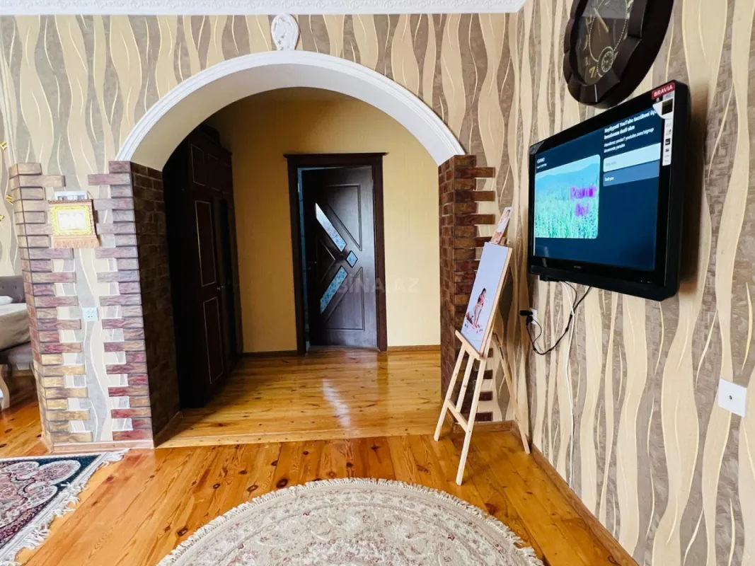 Satılır 8 otaqlı həyət evi 400 m²