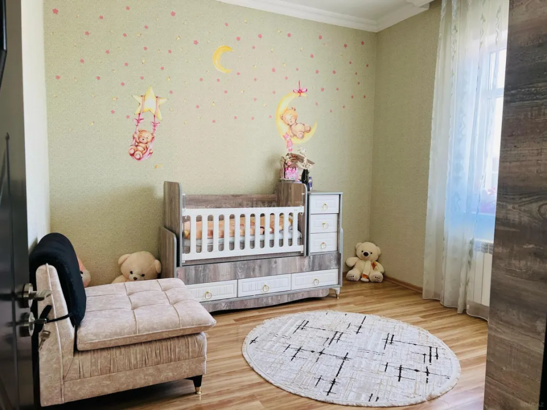 Satılır 8 otaqlı həyət evi 400 m²