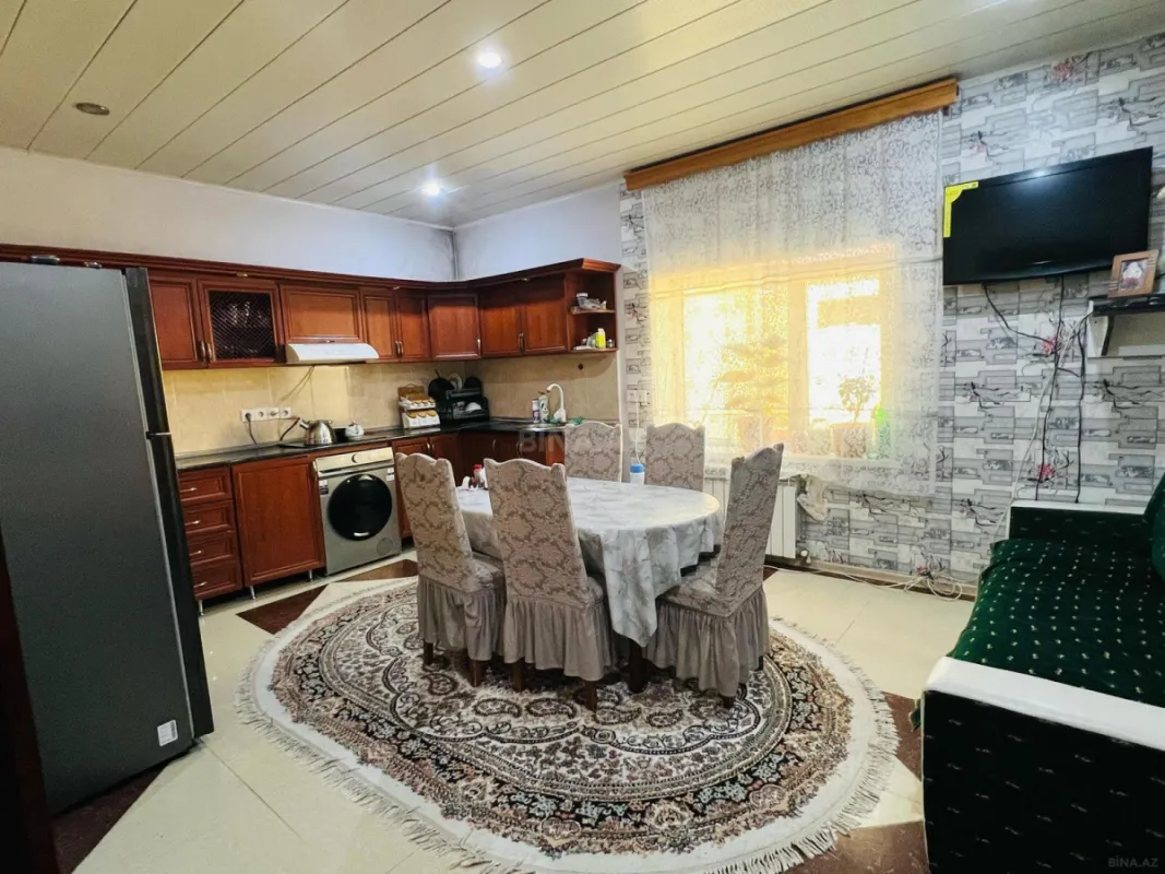 Satılır 8 otaqlı həyət evi 400 m²