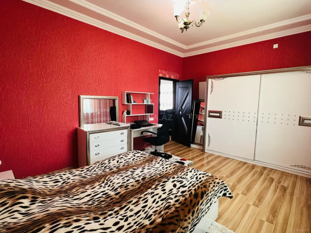 Satılır 8 otaqlı həyət evi 400 m²