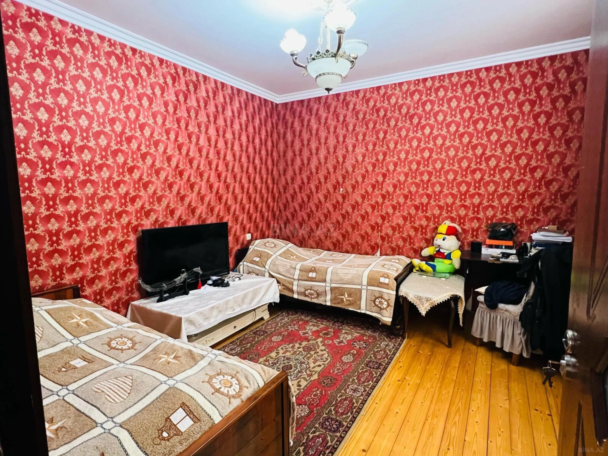 Satılır 8 otaqlı həyət evi 400 m²